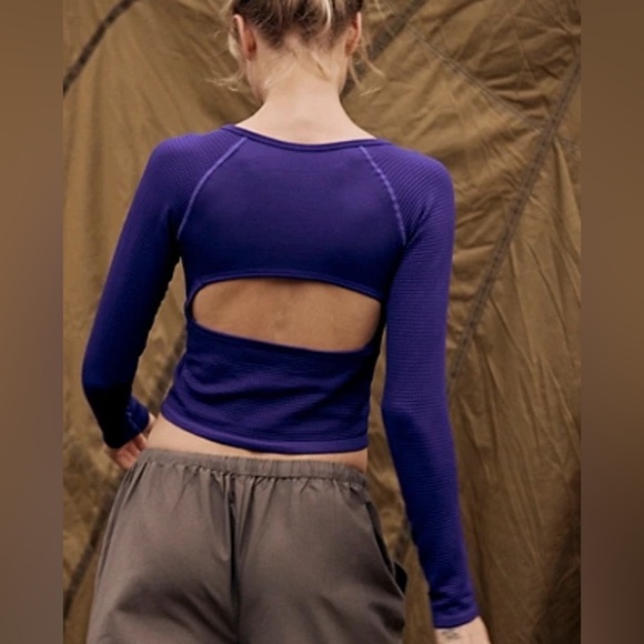 NWT FREE PEOPLE - FP movement bail out ls layer Long Sleeve M/L dark amethyst - Picture 2 of 11